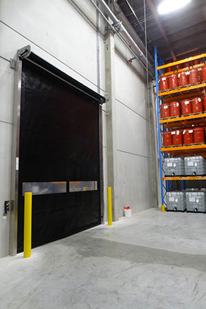 porte industrielle Dynaco fermant un entrepot