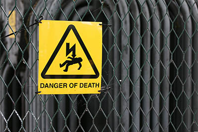 panneau d'alerte danger électrique