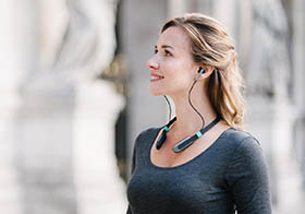 femme équipé du casque anti-bruit sélectif TILDE AIR