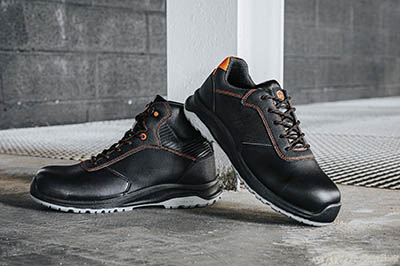 deux chaussures de sécurité de la gamme Racing de Parade Protection
