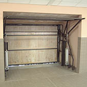 Barrière écluse de sécurité basculante