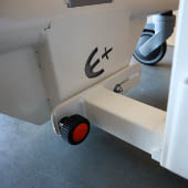 Poste de travail avec repose pied