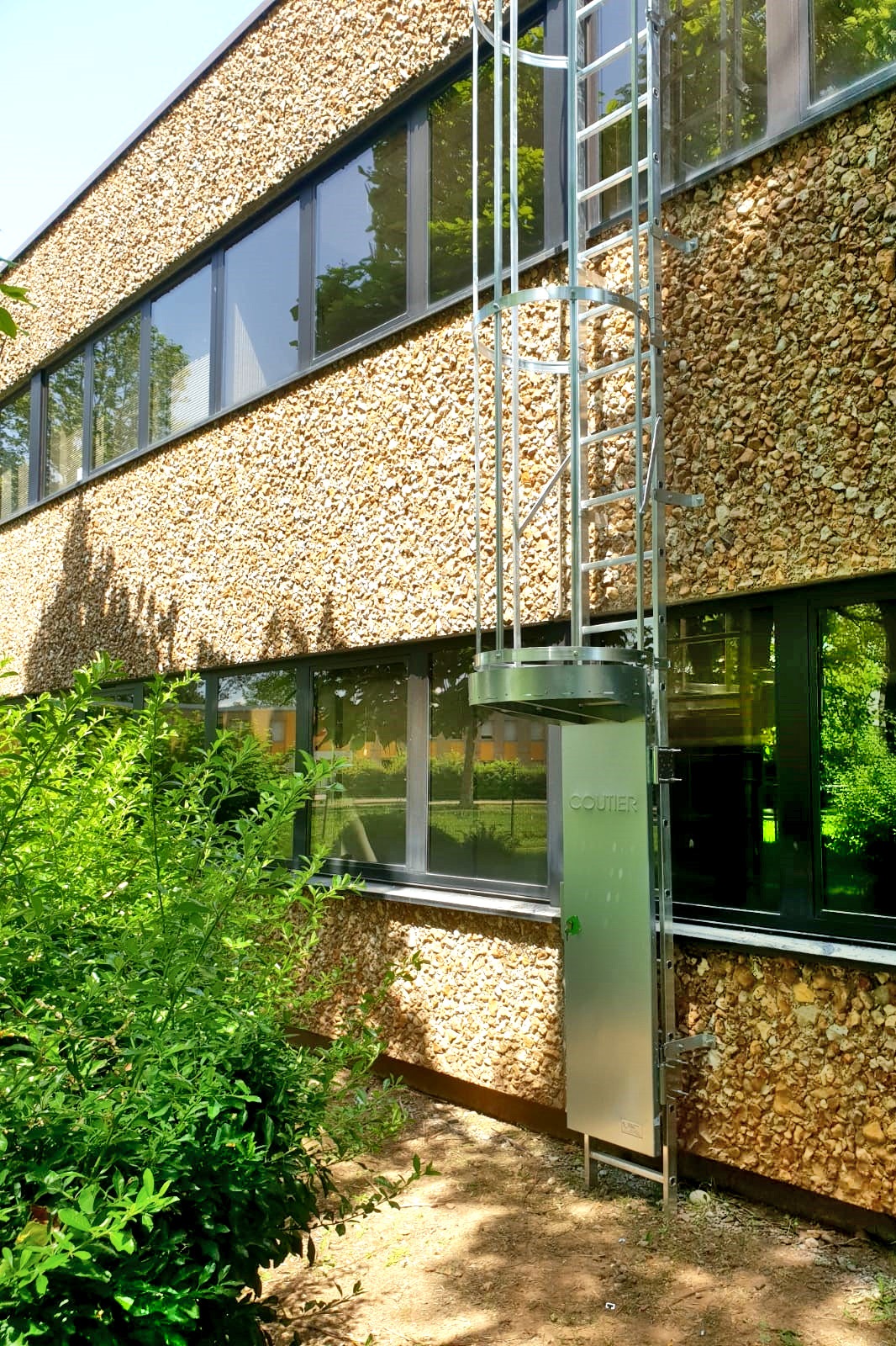 Condamnation d'accès pour échelle à crinoline