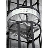 Palier de repos intermédiaire pivotant pour échelle à crinoline